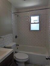 9 C Hemlock Dr in Bay Shore, NY - Building Photo - Building Photo
