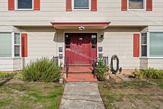 303 N Rosa Parks Way in Portland, OR - Building Photo - Building Photo