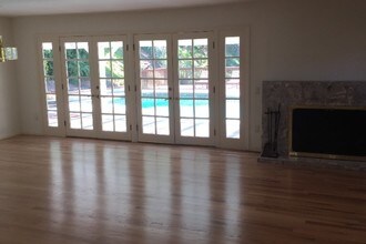 11573 Viking Ave in Northridge, CA - Building Photo - Building Photo