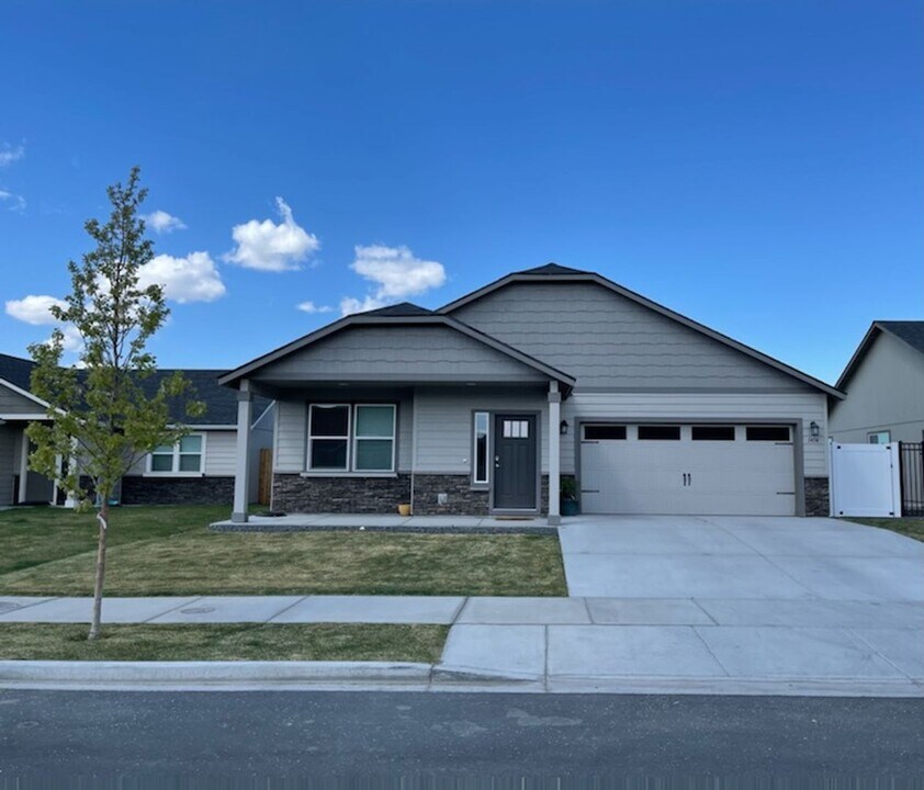 1414 E Nen Dr in Moses Lake, WA - Building Photo