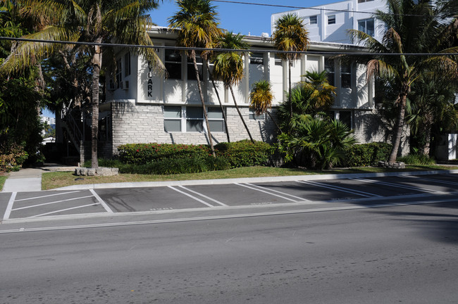 Harbour Park in Miami Beach, FL - Building Photo - Building Photo