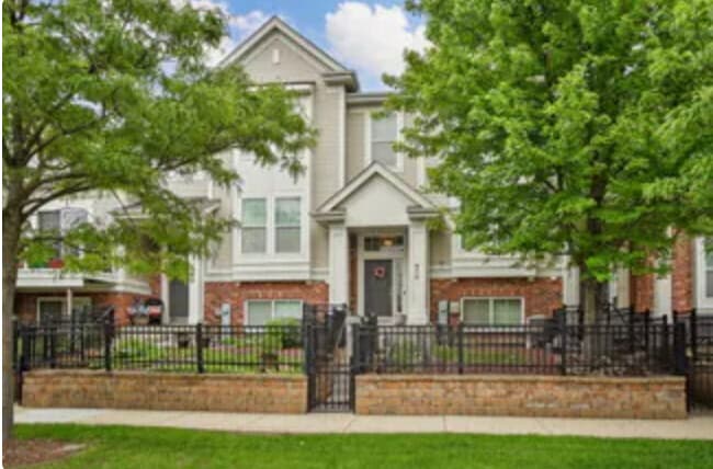 475 Plaza Pl in Aurora, IL - Foto de edificio - Building Photo