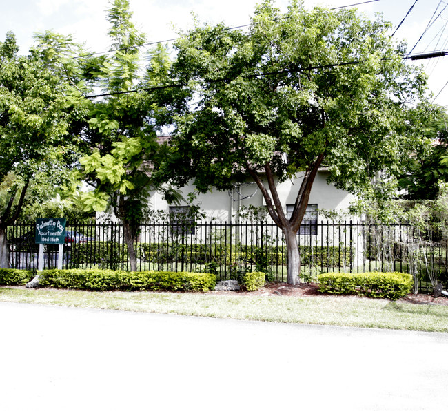 9751 Wayne Ave in Miami, FL - Foto de edificio - Building Photo