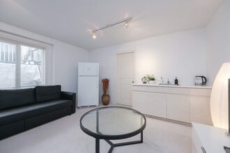 1122 W 41st Ave in Vancouver, BC - Building Photo - Building Photo