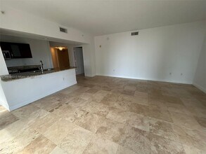 19900 E Country Club Dr in Aventura, FL - Building Photo - Building Photo