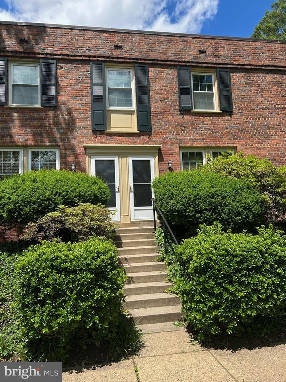 property at 1303 S Barton St