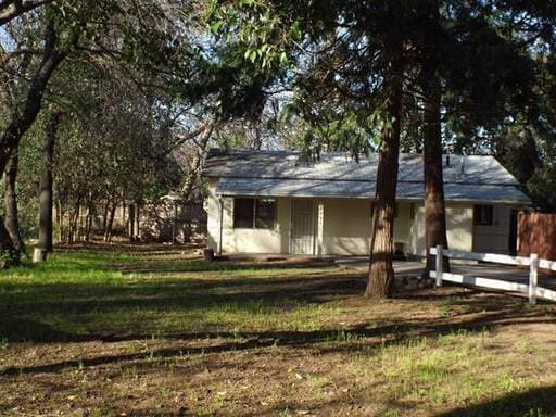 property at 605 Oak Lawn Ave