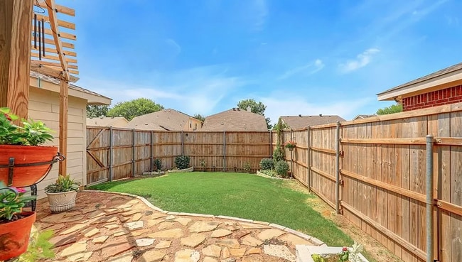 9000 Eastwood Ave in Cross Roads, TX - Building Photo - Building Photo