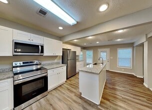 459 Utoy Cir SW in Atlanta, GA - Building Photo - Building Photo