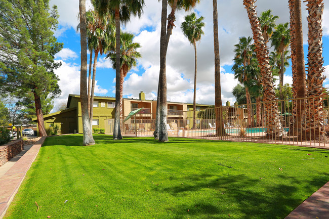 Green Leaf at Broadway in Tucson, AZ - Foto de edificio - Building Photo