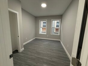 40 Fowler St, Unit 1 in Boston, MA - Foto de edificio - Building Photo