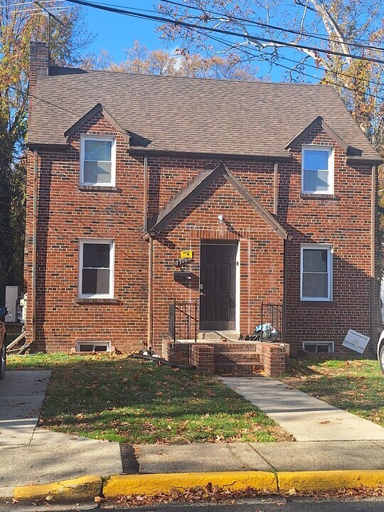 7306 Hopkins Ave in College Park, MD - Building Photo