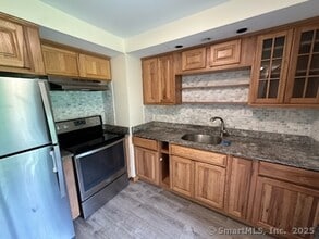 48 Claremont Ave in Wallingford, CT - Building Photo - Building Photo
