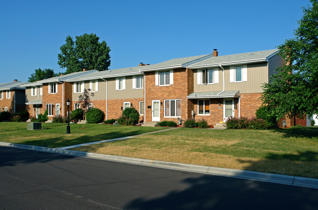 North Maplewood Townhomes in Maplewood, MN - Foto de edificio - Building Photo