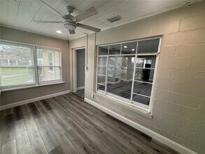 237 NE 11th Ave in Ocala, FL - Foto de edificio - Building Photo