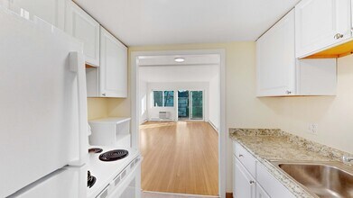 525 Highland Ave, Unit 44 in Malden, MA - Building Photo - Building Photo