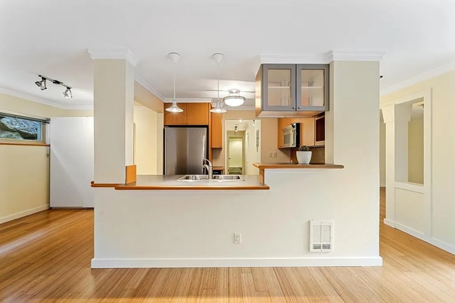 property at 732 11th Ave E