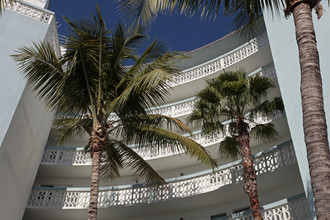 Le Cercle Condominiums in Fort Lauderdale, FL - Building Photo - Building Photo