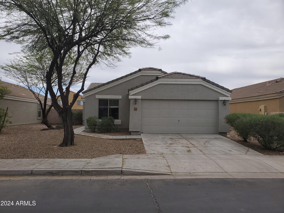 23985 W Pecan Rd in Buckeye, AZ - Building Photo