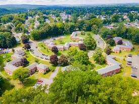 57 Mercury Ct, Unit R1 in West Springfield, MA - Building Photo