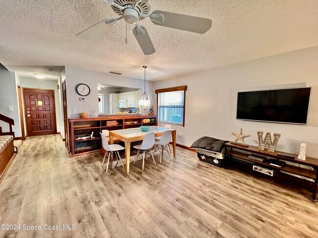 416 Sailfish Ave in Cape Canaveral, FL - Foto de edificio - Building Photo