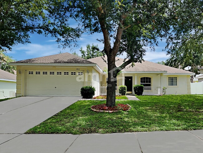 property at 1913 Southern Oak Loop