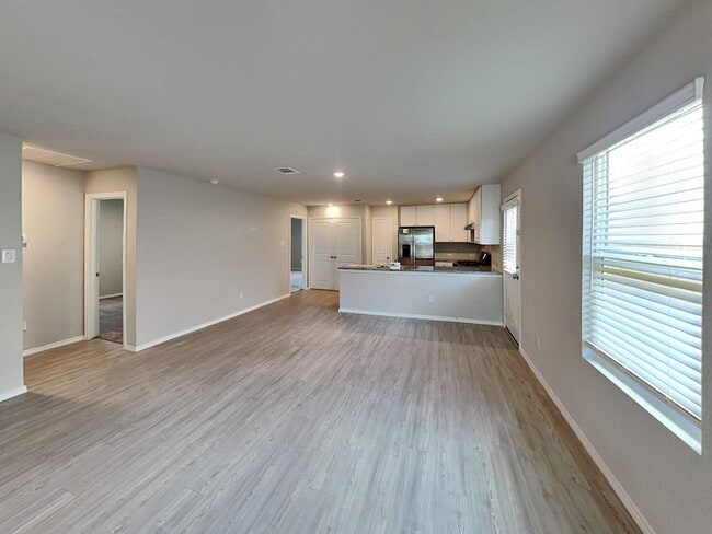 10618 Varmus Dr in Converse, TX - Building Photo - Building Photo