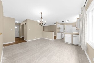 410 N Shore Dr in Mundelein, IL - Building Photo - Building Photo