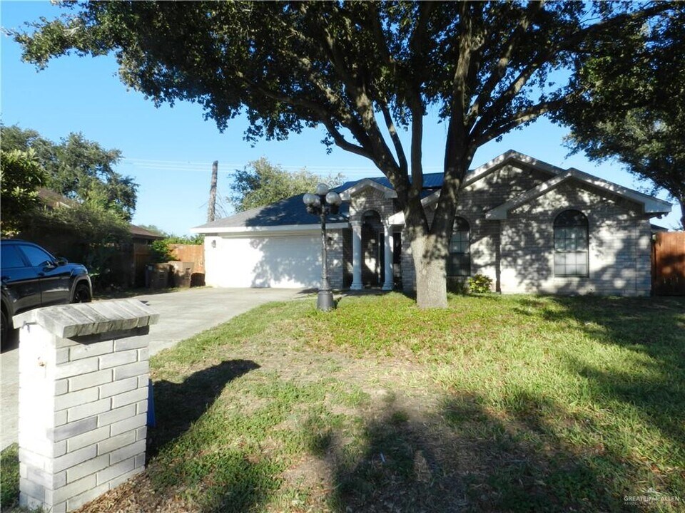 17 Liz Rios Dr in Edinburg, TX - Building Photo