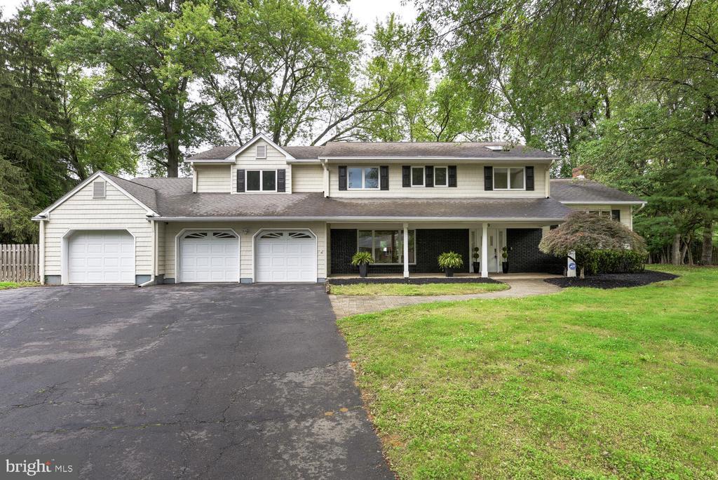 22 Slayback Dr in West Windsor Township, NJ - Building Photo