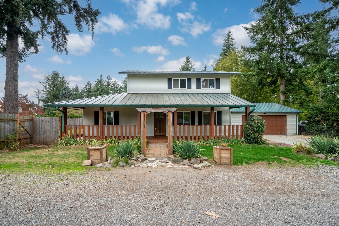 1121 SE 111th Ave in Portland, OR - Building Photo