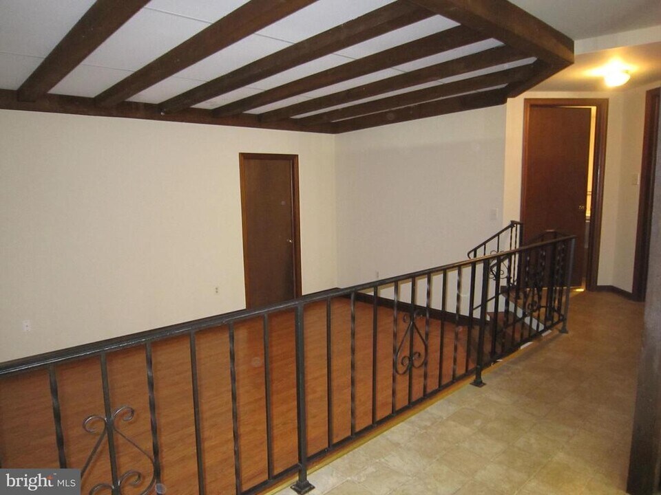 304 N Hoover Ave in New Holland, PA - Building Photo