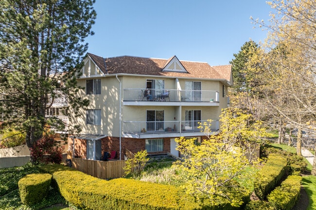 Pacific Carlton in Surrey, BC - Building Photo - Primary Photo