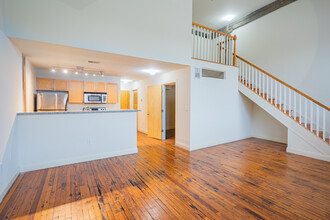 Iron House Apartments in Richmond, VA - Building Photo - Interior Photo