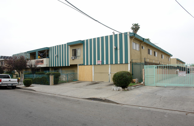 8609 Willis Ave in Panorama City, CA - Building Photo - Building Photo