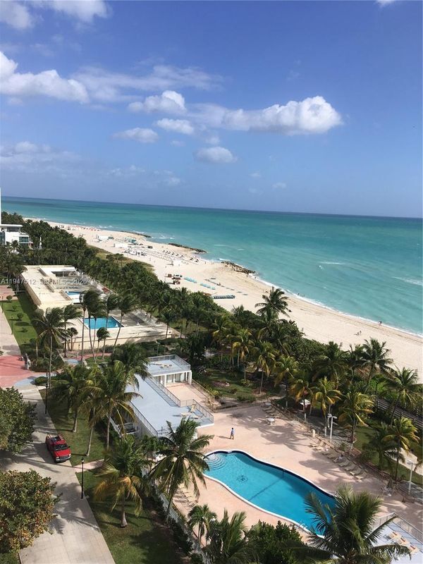 2625 Collins Ave in Miami Beach, FL - Building Photo - Building Photo