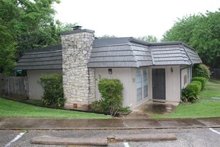 700 Castle Ridge Rd in Austin, TX - Building Photo