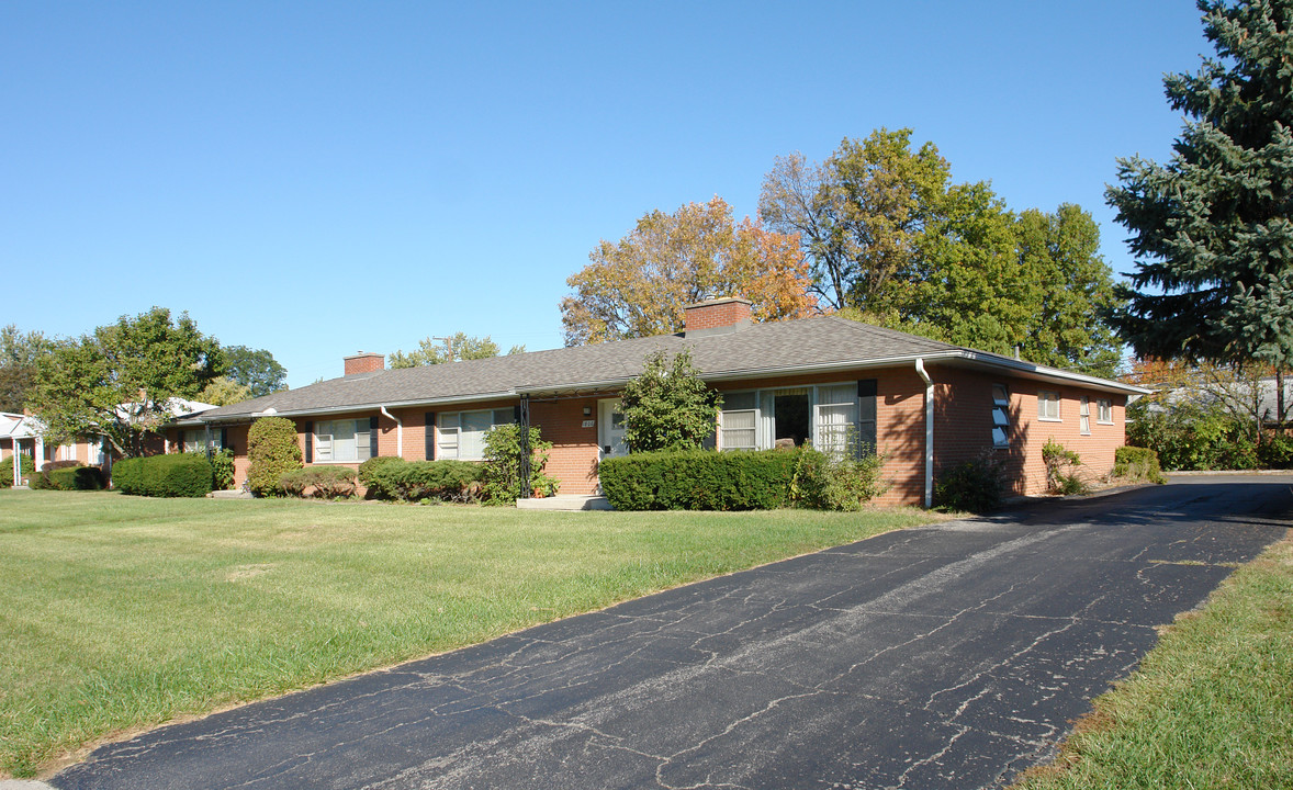 1804-1810 Ridgecliff Rd in Upper Arlington, OH - Foto de edificio