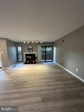 102 Dudley Ave in Narberth, PA - Foto de edificio - Building Photo