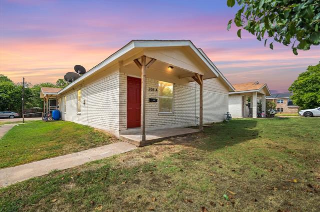 204 Hosack St in Arlington, TX - Building Photo