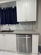 183 Maurice Dr in Oakville, ON - Building Photo - Building Photo