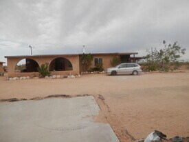 1050 Alta Ave in Landers, CA - Building Photo