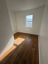 55 S Broadway, Unit Upper in Frostburg, MD - Building Photo - Building Photo