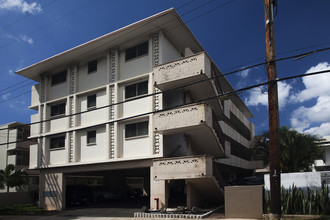 1704 Halekula Way in Honolulu, HI - Building Photo - Building Photo