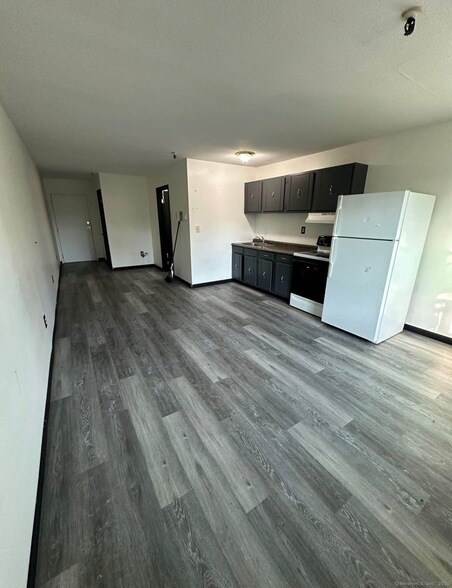 1660 E Main St, Unit 6c in Waterbury, CT - Building Photo