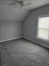 33 New St, Unit Half a duplex in Mapleville, RI - Foto de edificio - Building Photo