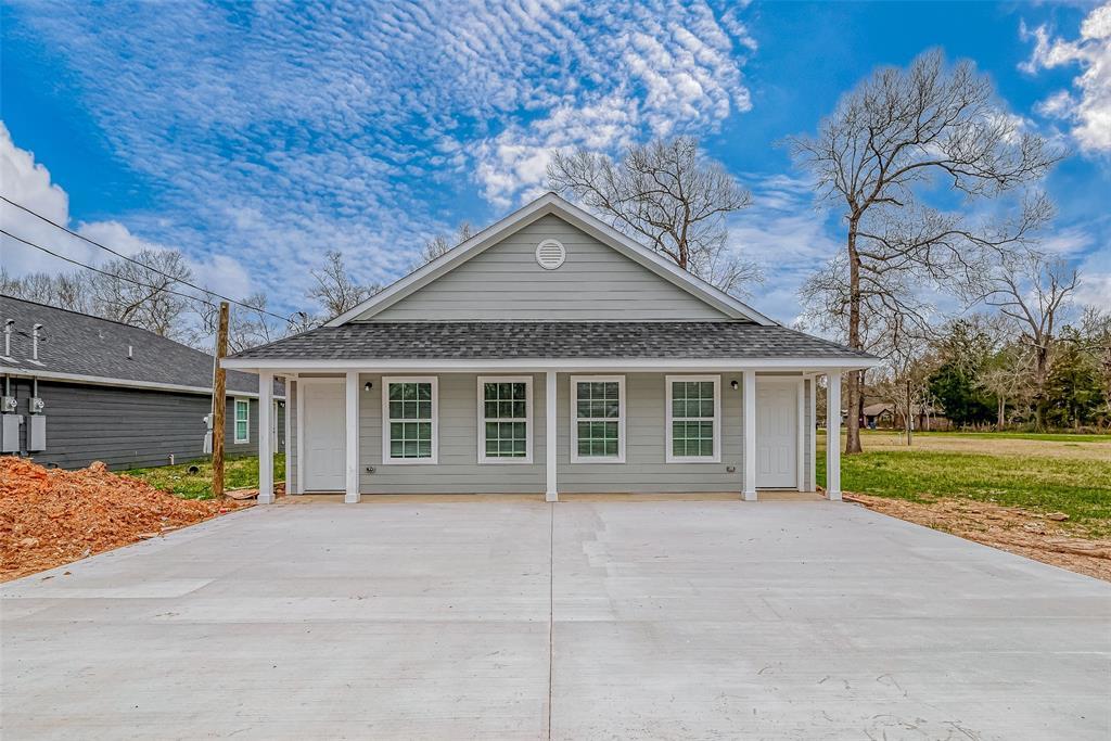 920 W School St in Livingston, TX - Building Photo