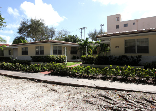 530 Santander Ave in Coral Gables, FL - Foto de edificio - Building Photo