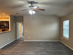 2813 Sunberry Way in Yukon, OK - Foto de edificio - Building Photo