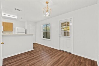 2106 Roatan Calle in Dickinson, TX - Building Photo - Building Photo